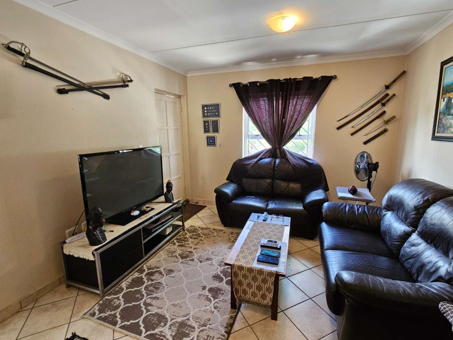 2 Bedroom Property for Sale in Buhrein Western Cape